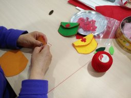 TALLER MANUALIDADES 02-05-2018